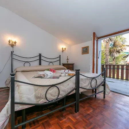 Villa Sleeps 8 Wifi Muronico