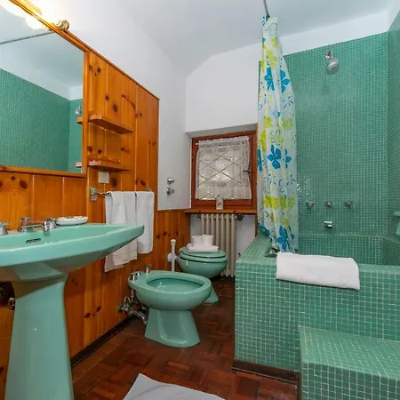 ヴィラ Sleeps 8 Wifi Muronico